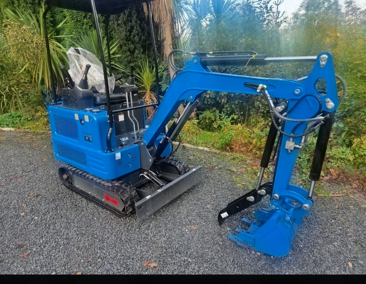 Machpro/Rippa Kubota engine mini digger - Image 1