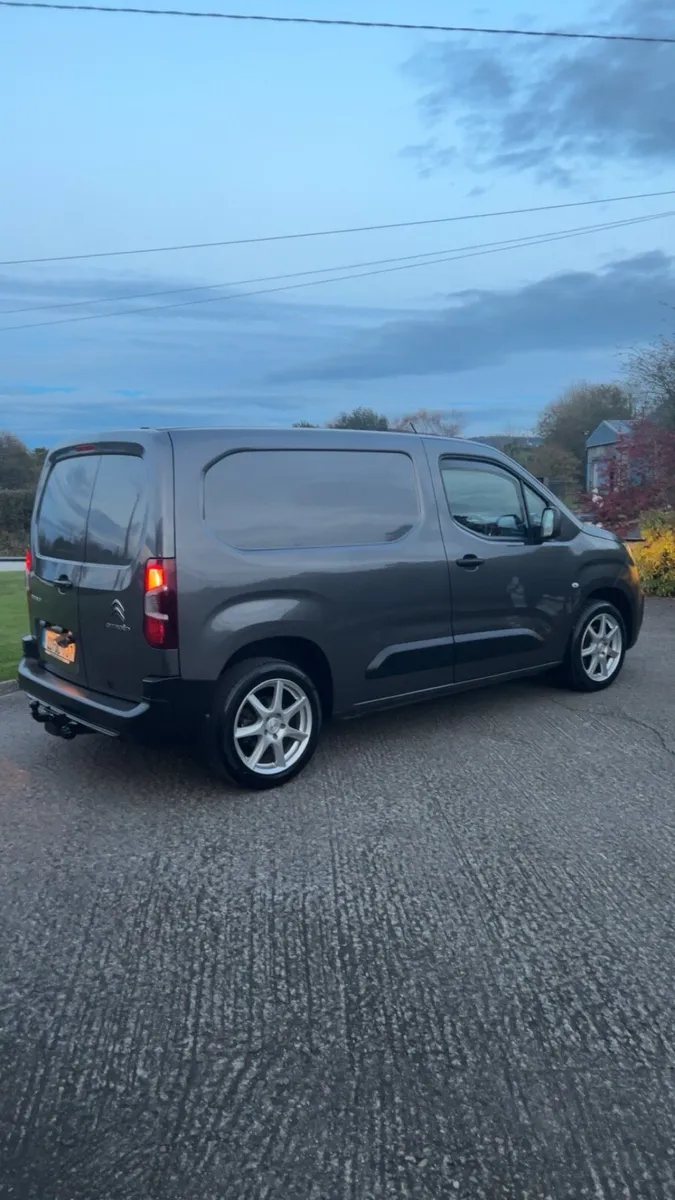 2022 Citroen Berlingo - Image 2