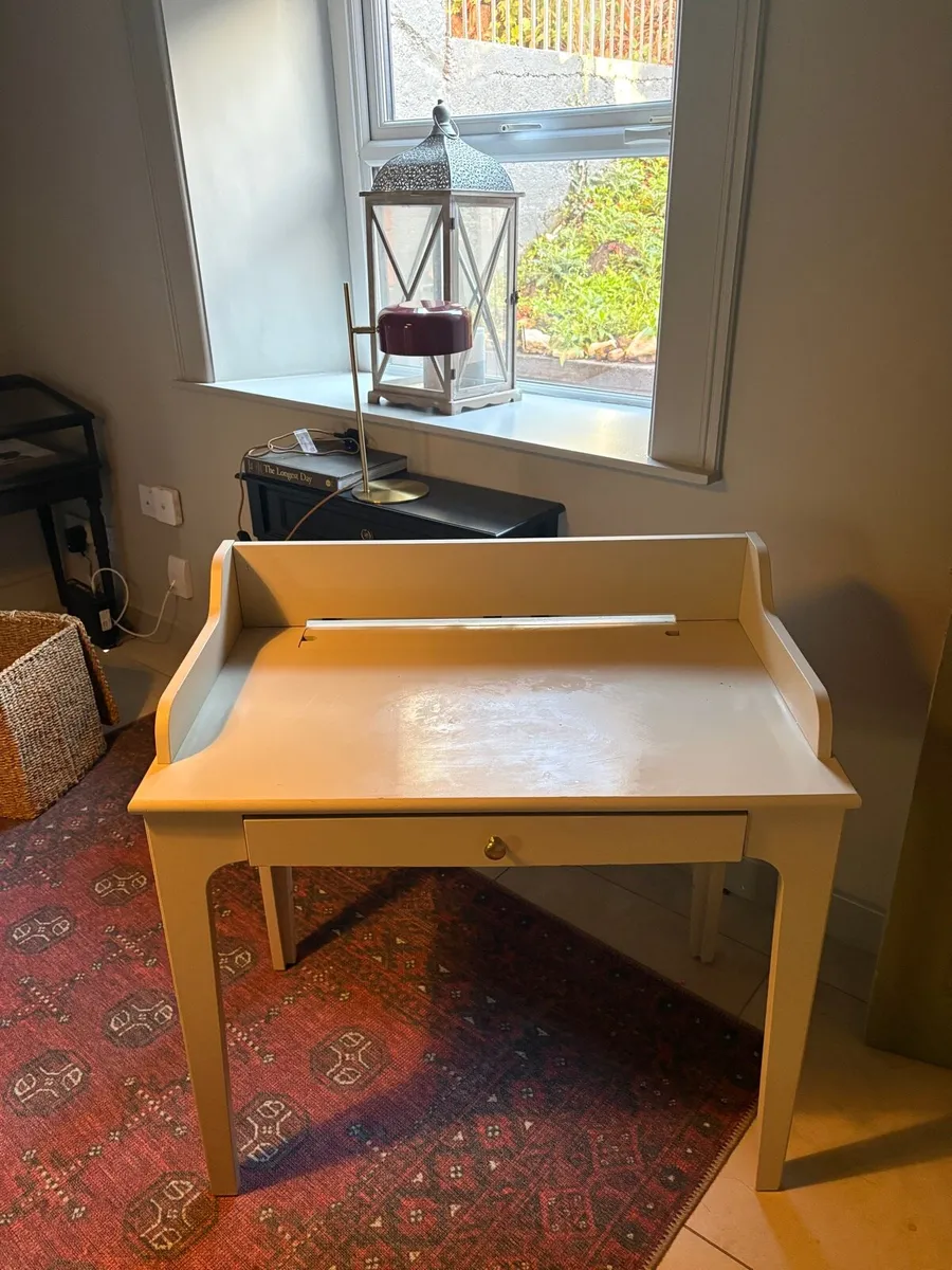 Office chair & table - Image 1