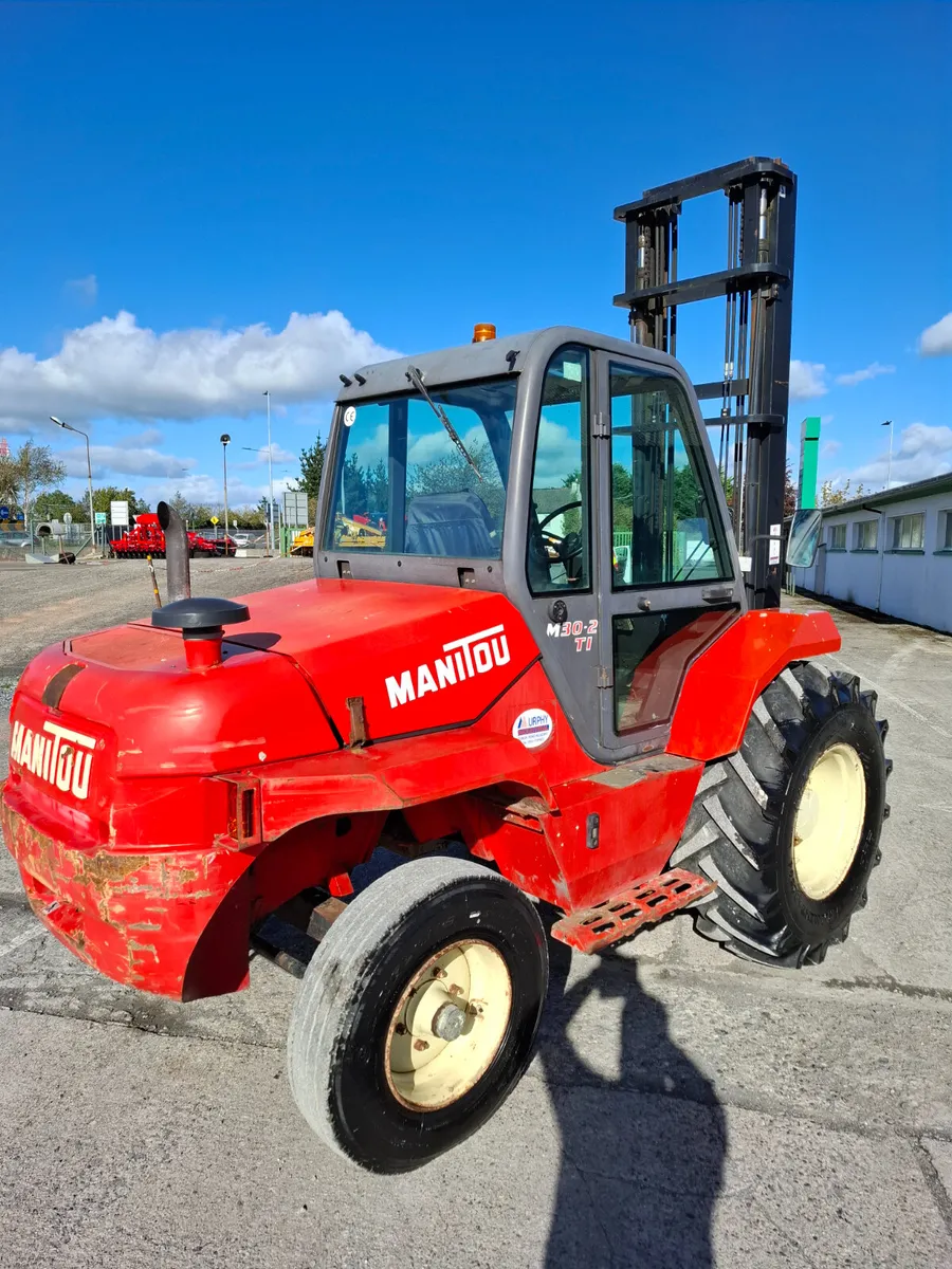 ROUGH TERRAIN FORKLIFT - Image 3