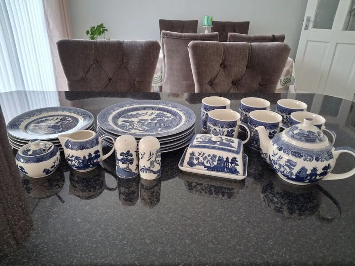 Dinner Set - Blue Willow - BNWT RRP 260 - Image 1
