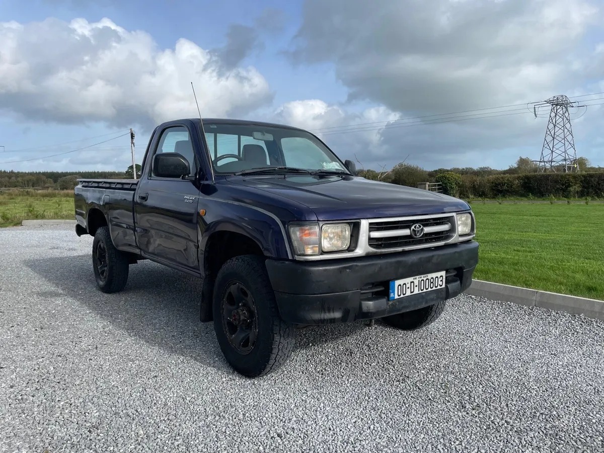 00 Toyota Hilux 2.4TD 4X4 - Image 2