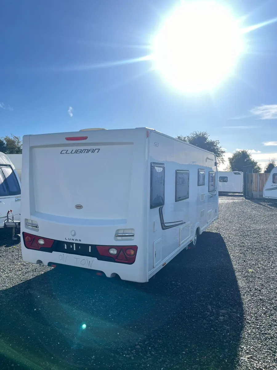 Lunar Clubman 4 Berth  Fixed Single Beds Caravan - Image 4