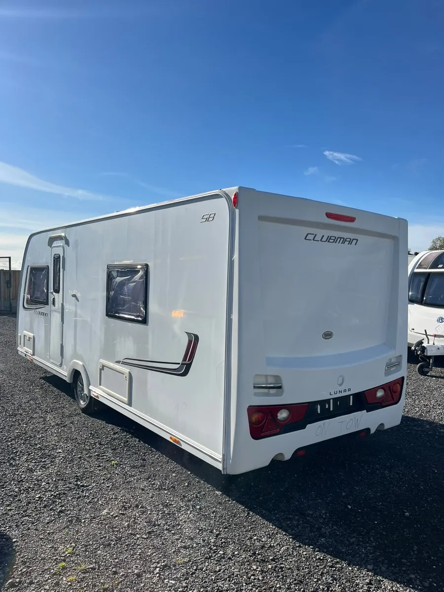 Lunar Clubman 4 Berth  Fixed Single Beds Caravan - Image 3