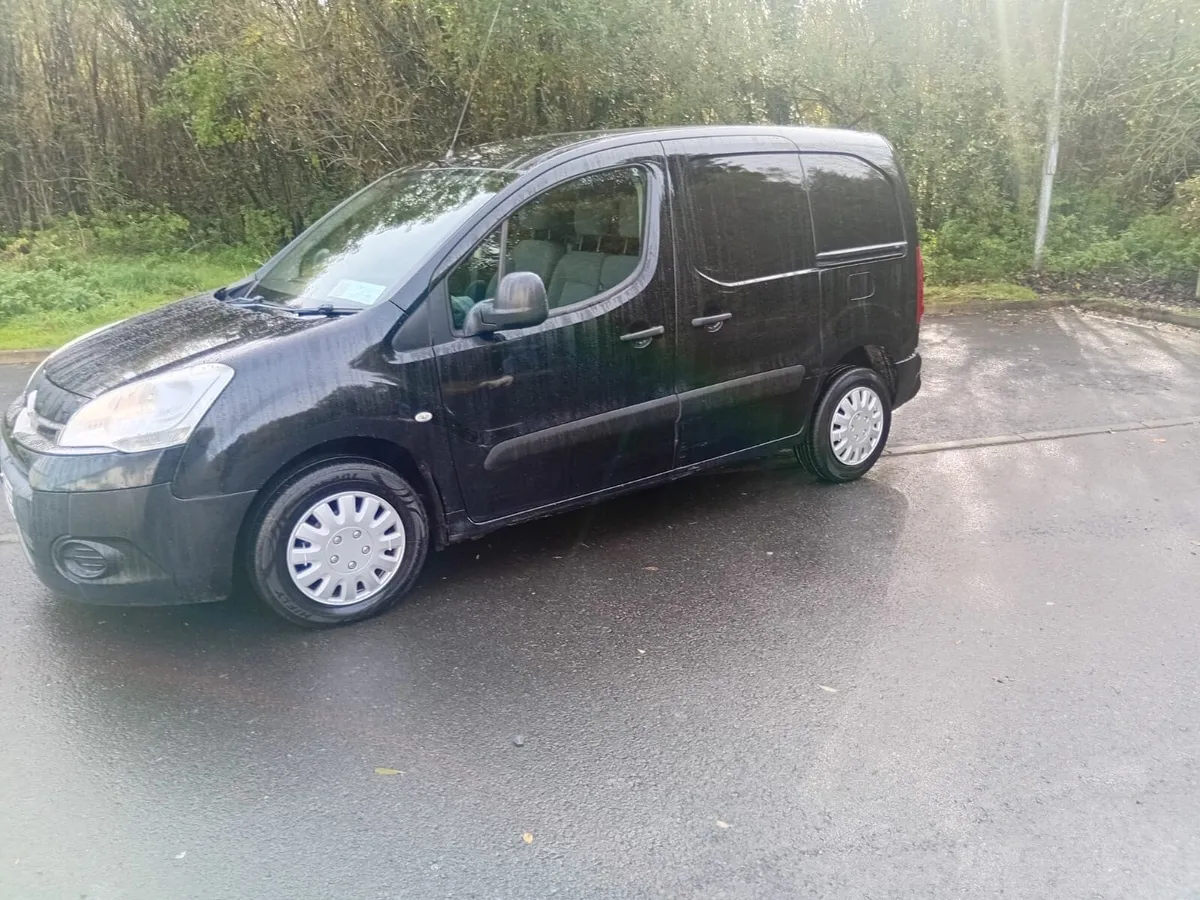 142 Citroen Berlingo 3 seats Doe&Tax - Image 1