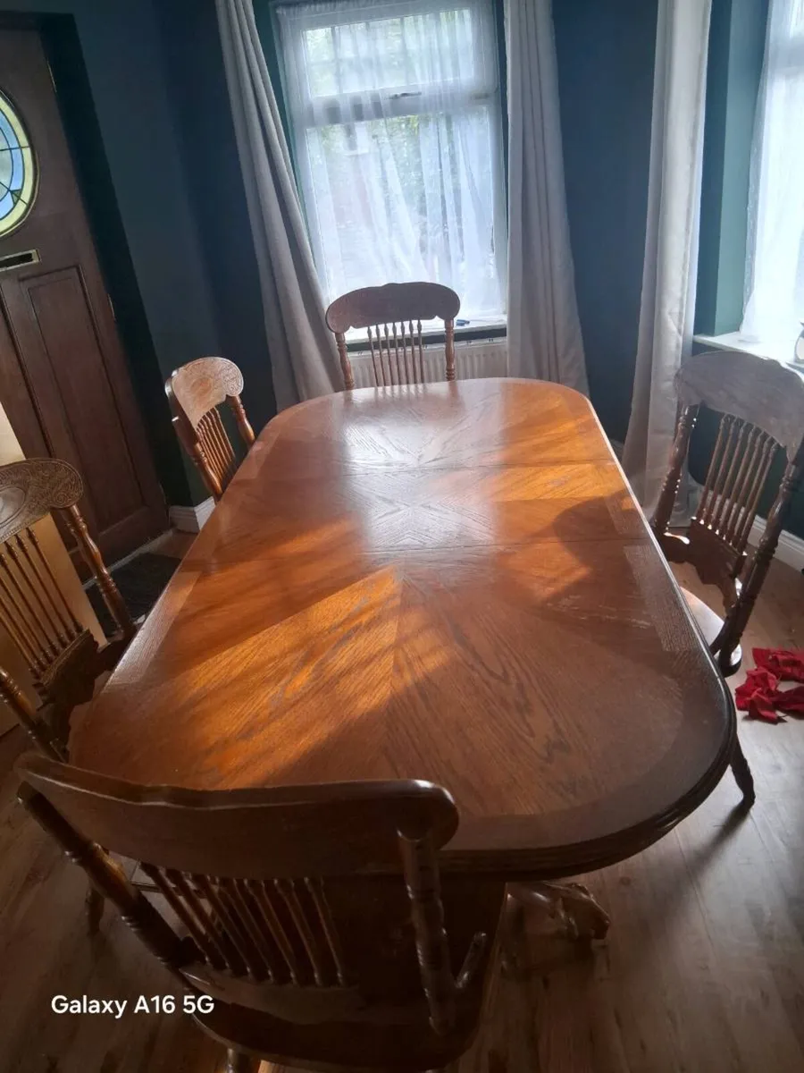 Extendable dining table and 6 chairs - Image 3