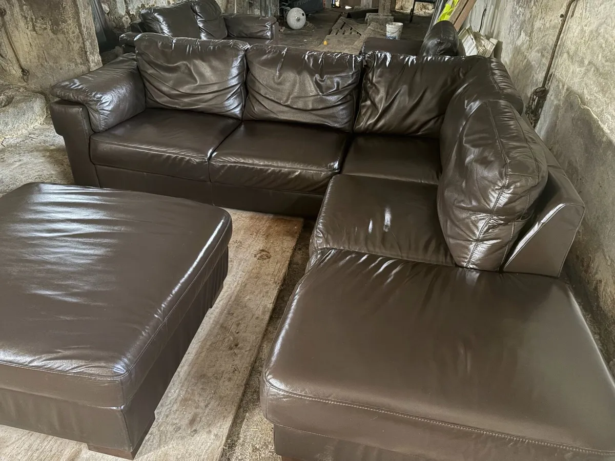 Suite furniture - Image 1