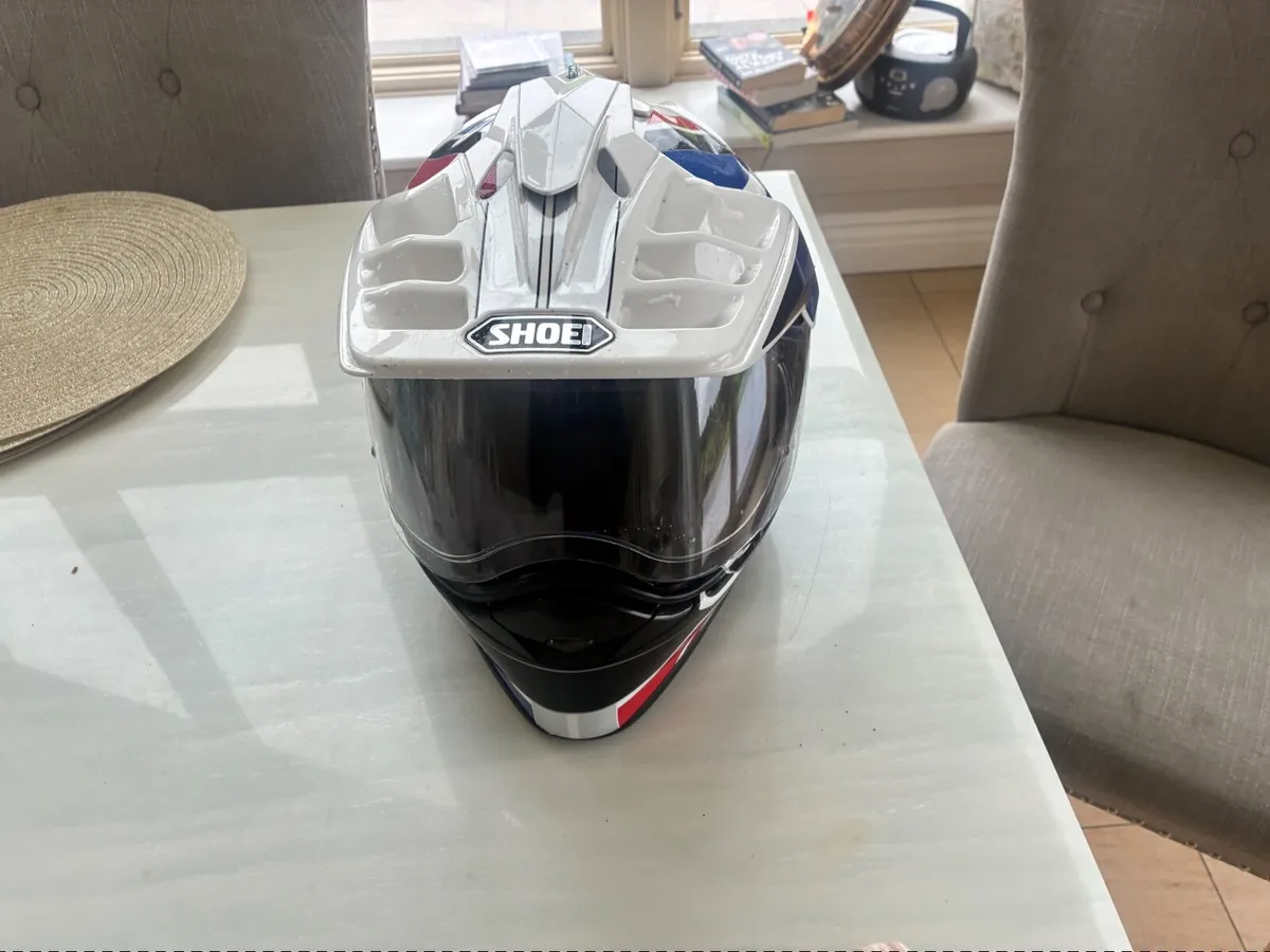 Motorbike helmet - Image 3
