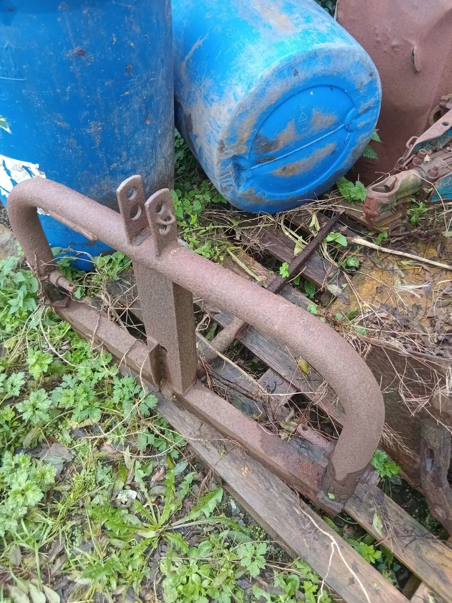 Bale spike and transport box - Image 1