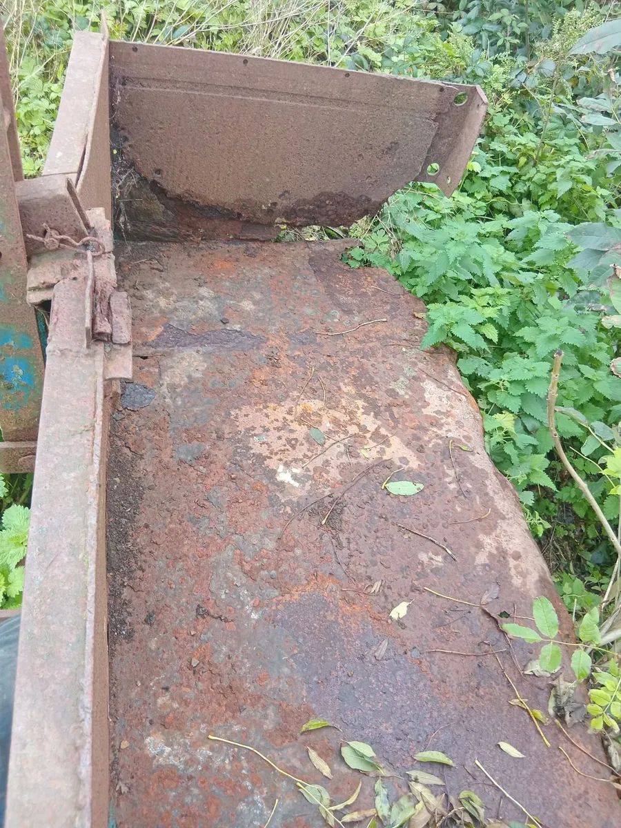 Bale spike and transport box - Image 3