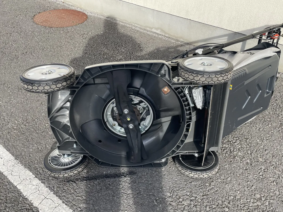 Honda HRX537 HYE Rotary Lawn Mower - Image 4