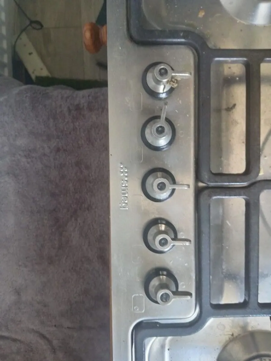 Smeg 5 ring gas hob for sale or swap.. 720 mm by 510.. bought this with used kitchen but don't have gas so would consider vswap for electric hob - Image 1