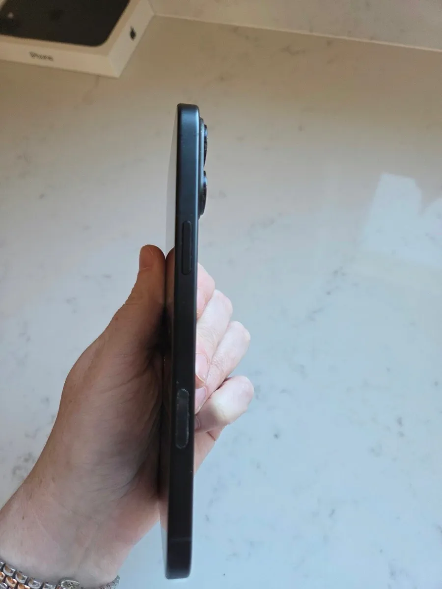 iPhone 16 plus - Image 4