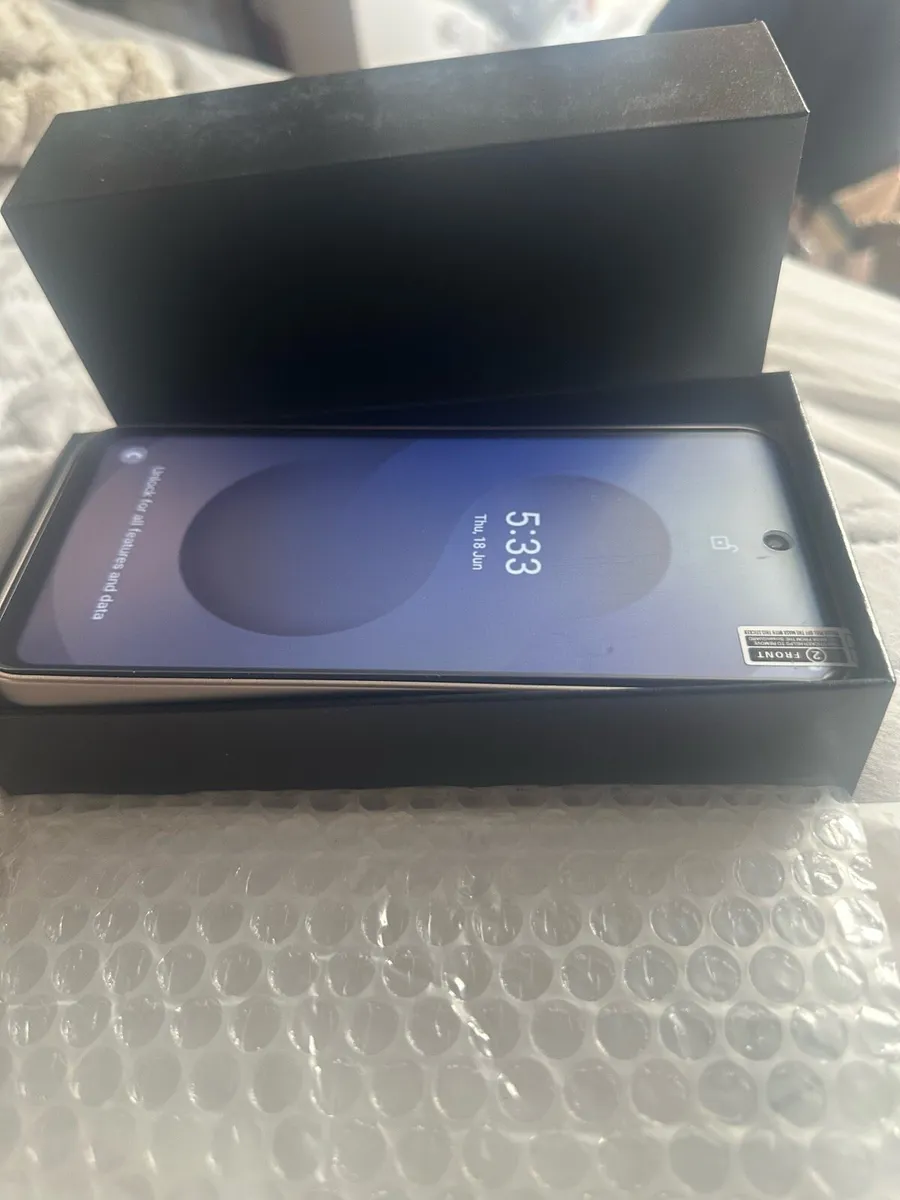 Android phone - Image 1