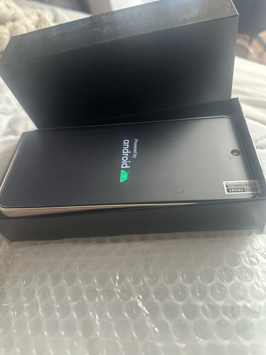 Android phone - Image 3