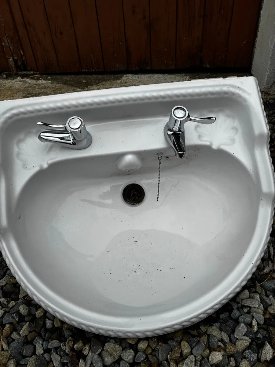 Bathroom Stuff - Image 4