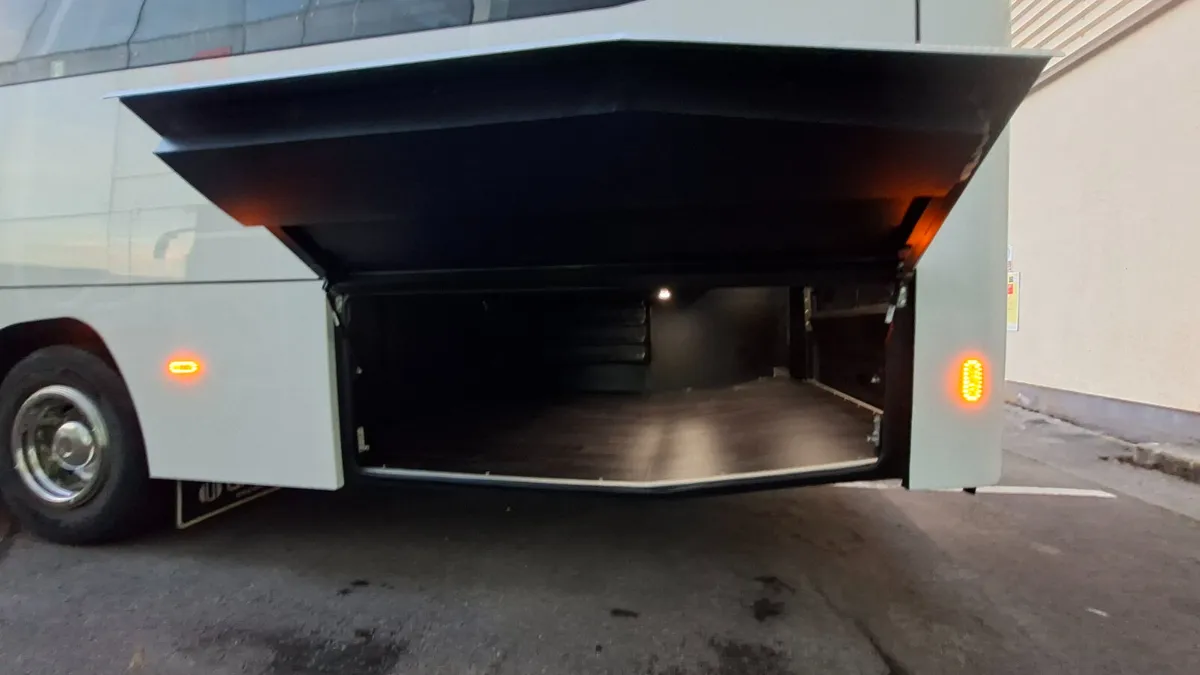 2027 UNVI DAF 41 SEAT COACH - Image 4