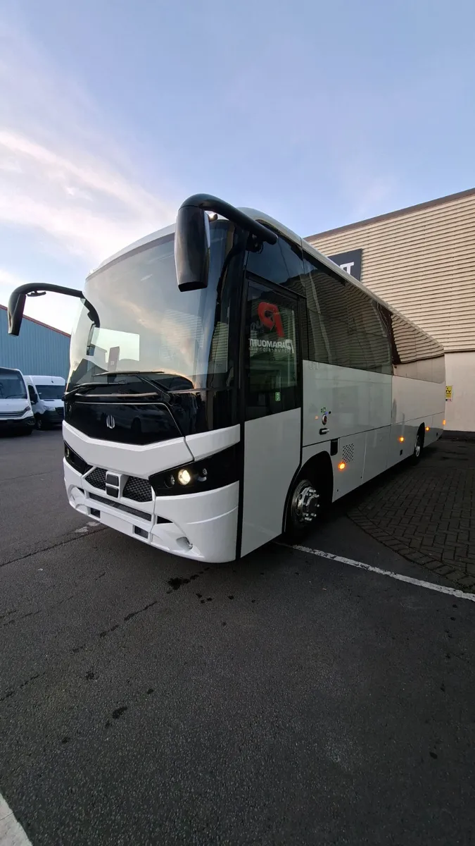 2027 UNVI DAF 41 SEAT COACH - Image 1