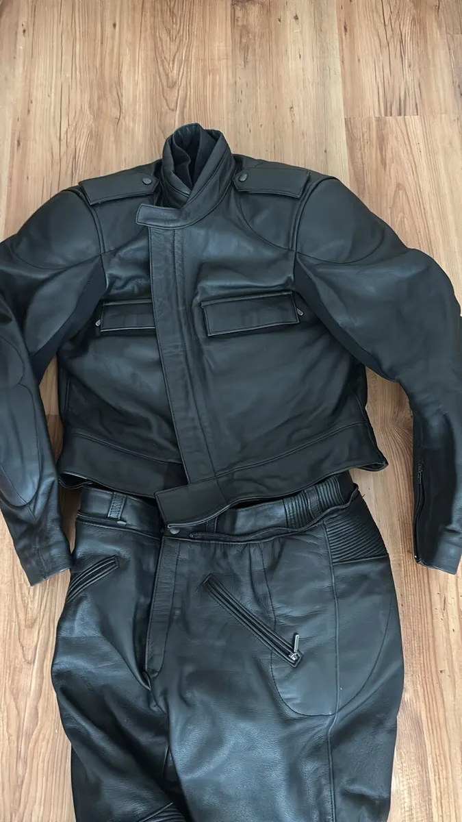 Men’s motor cycle suit - Image 1