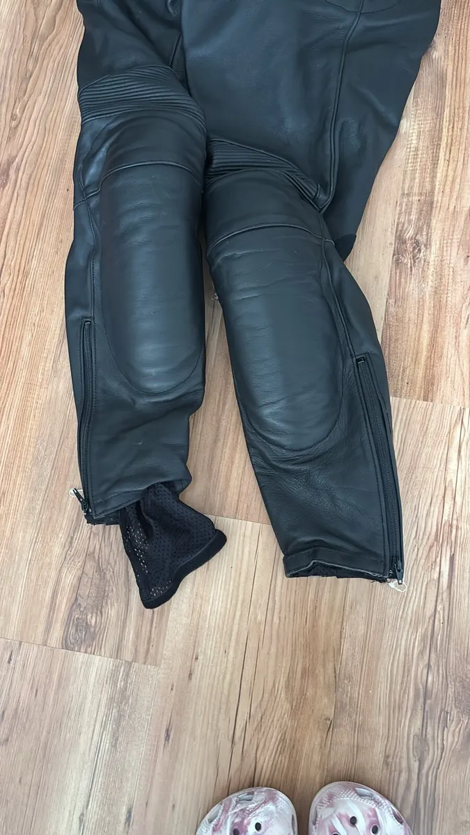 Men’s motor cycle suit - Image 3
