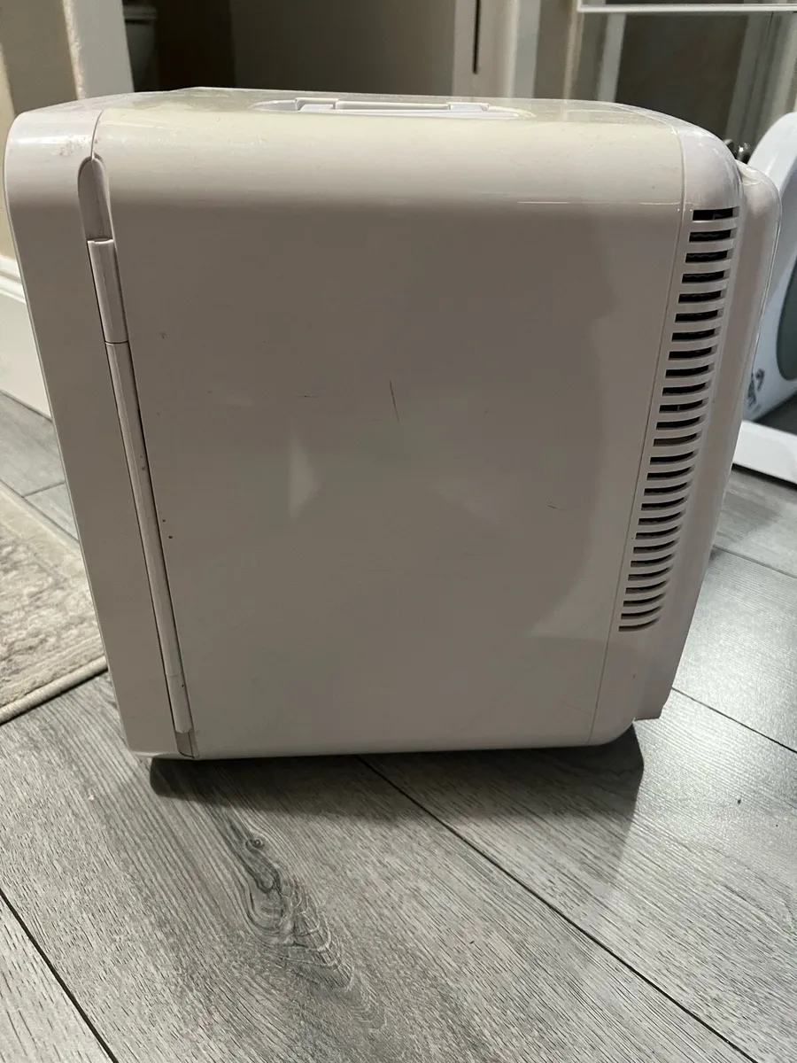AstroAI Portable Mini Fridge – Hot & Cold – White - Image 4