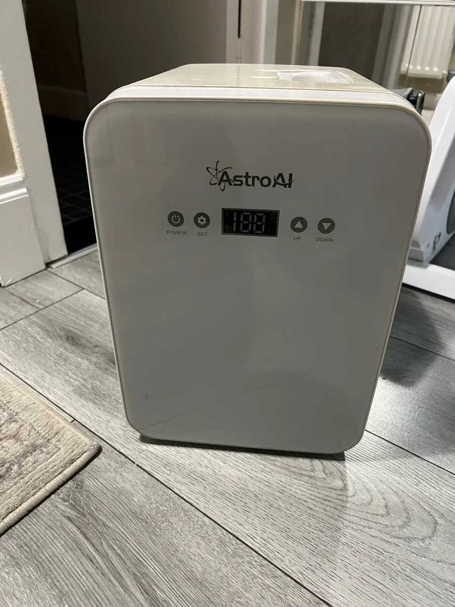 AstroAI Portable Mini Fridge – Hot & Cold – White - Image 1