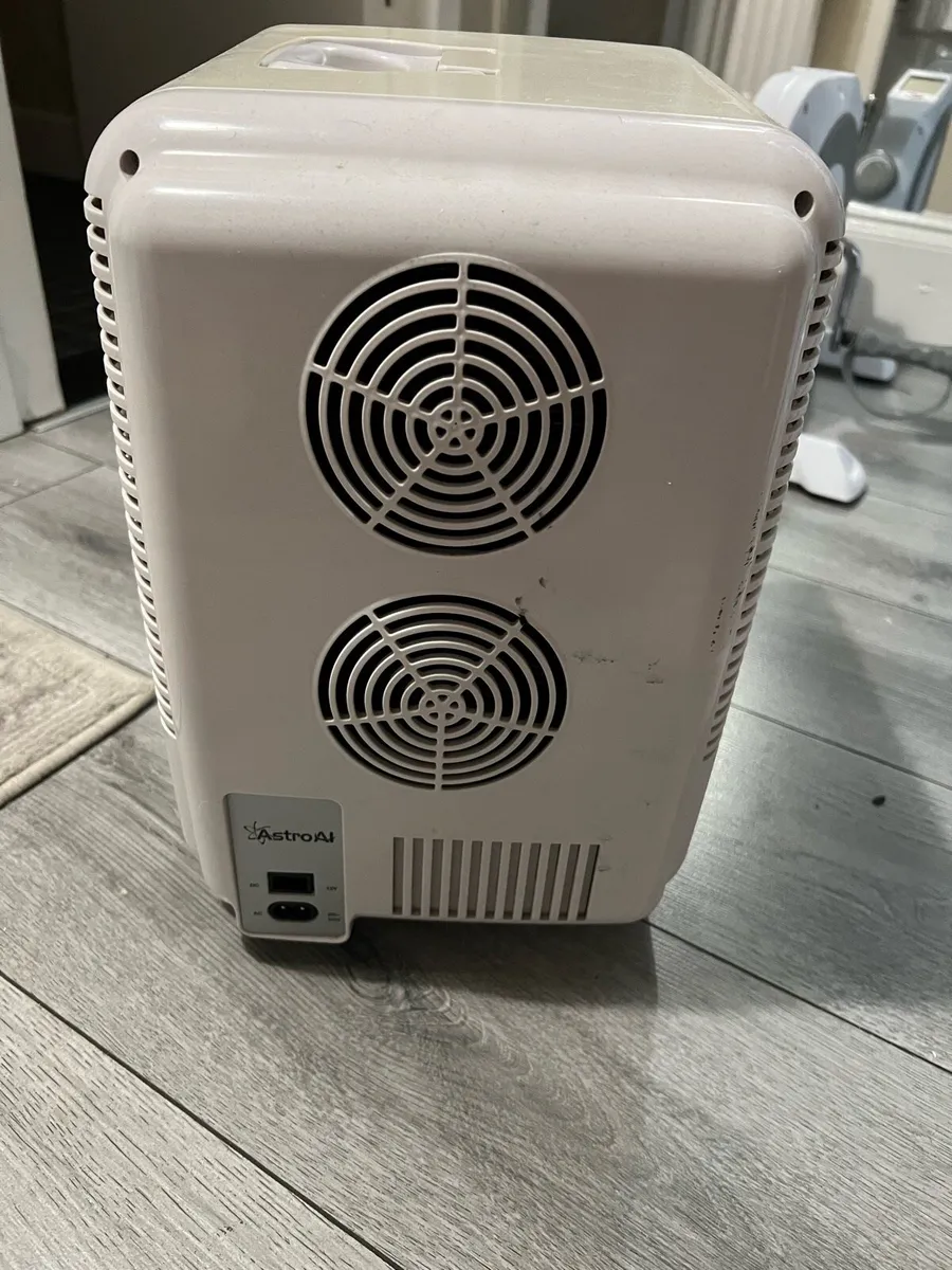 AstroAI Portable Mini Fridge – Hot & Cold – White - Image 2