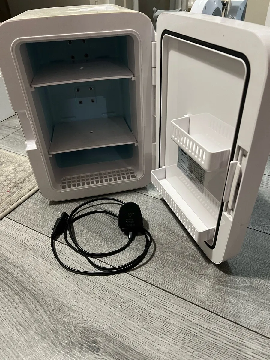 AstroAI Portable Mini Fridge – Hot & Cold – White - Image 3