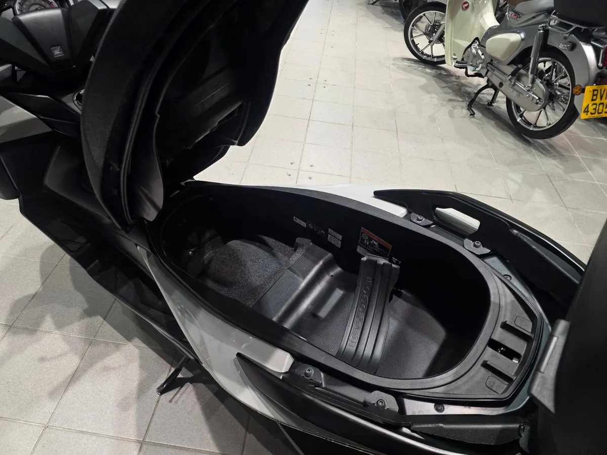 Honda NSS350 Forza - Image 4