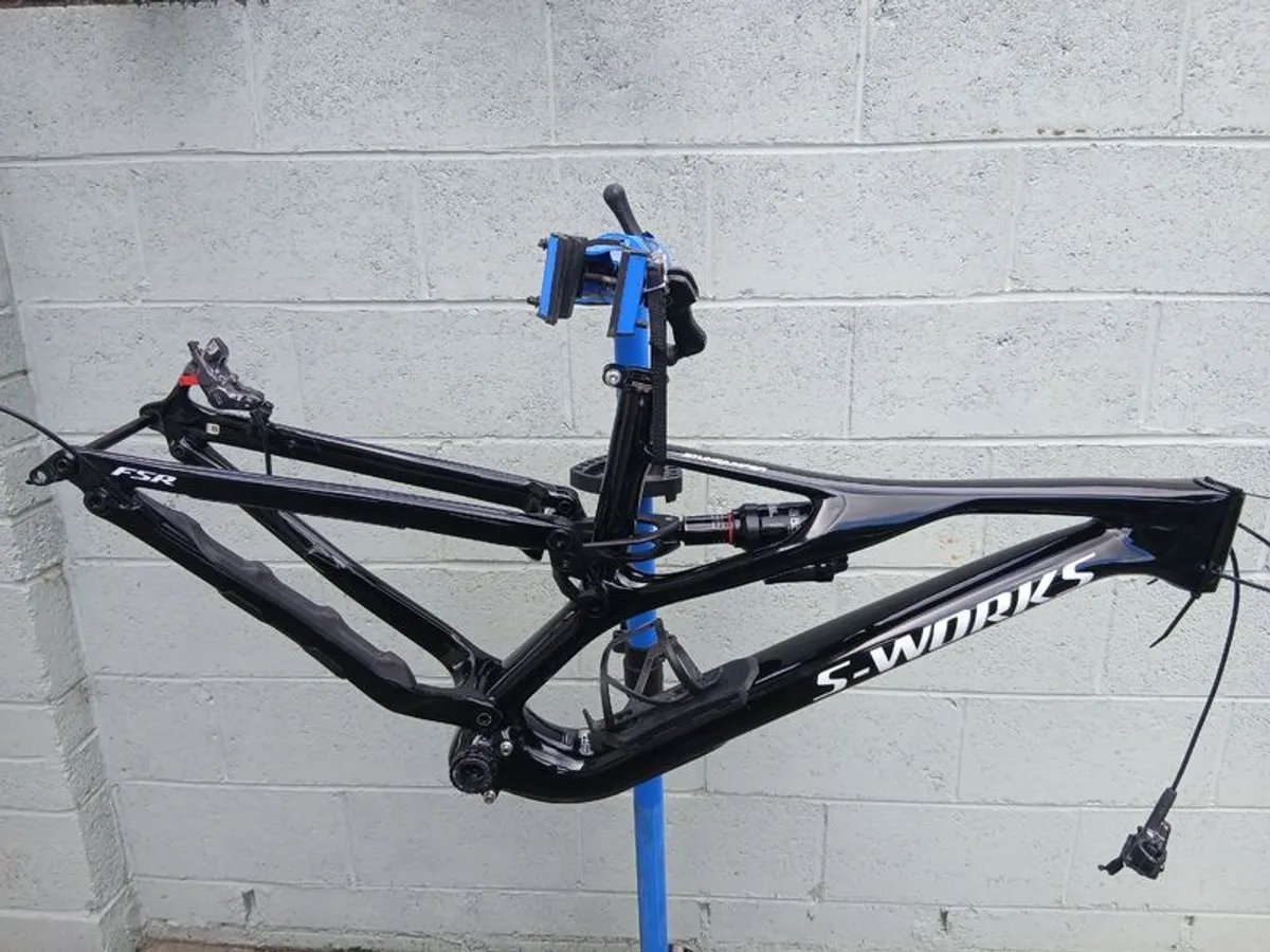 Specialized Stumpjumper Frame (M) - Image 1