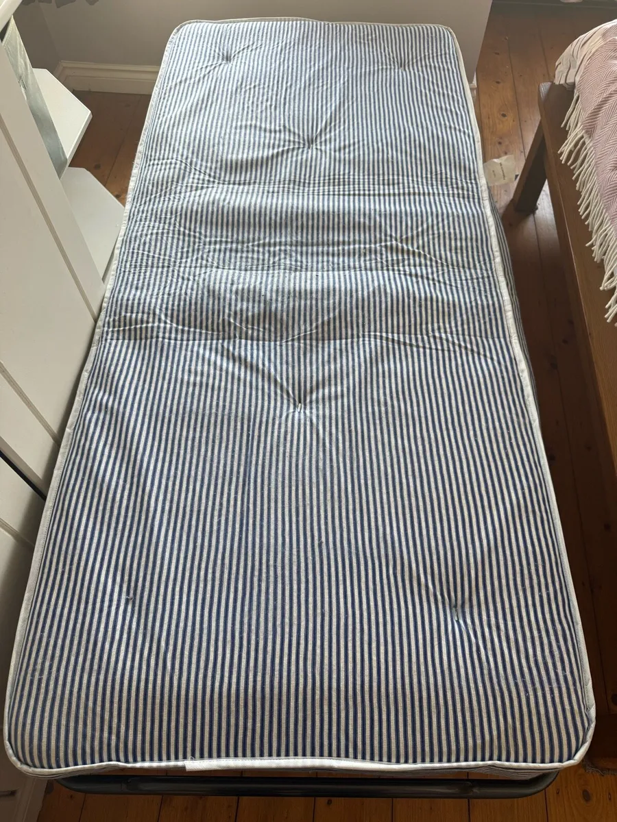 Fold up bed - Image 1
