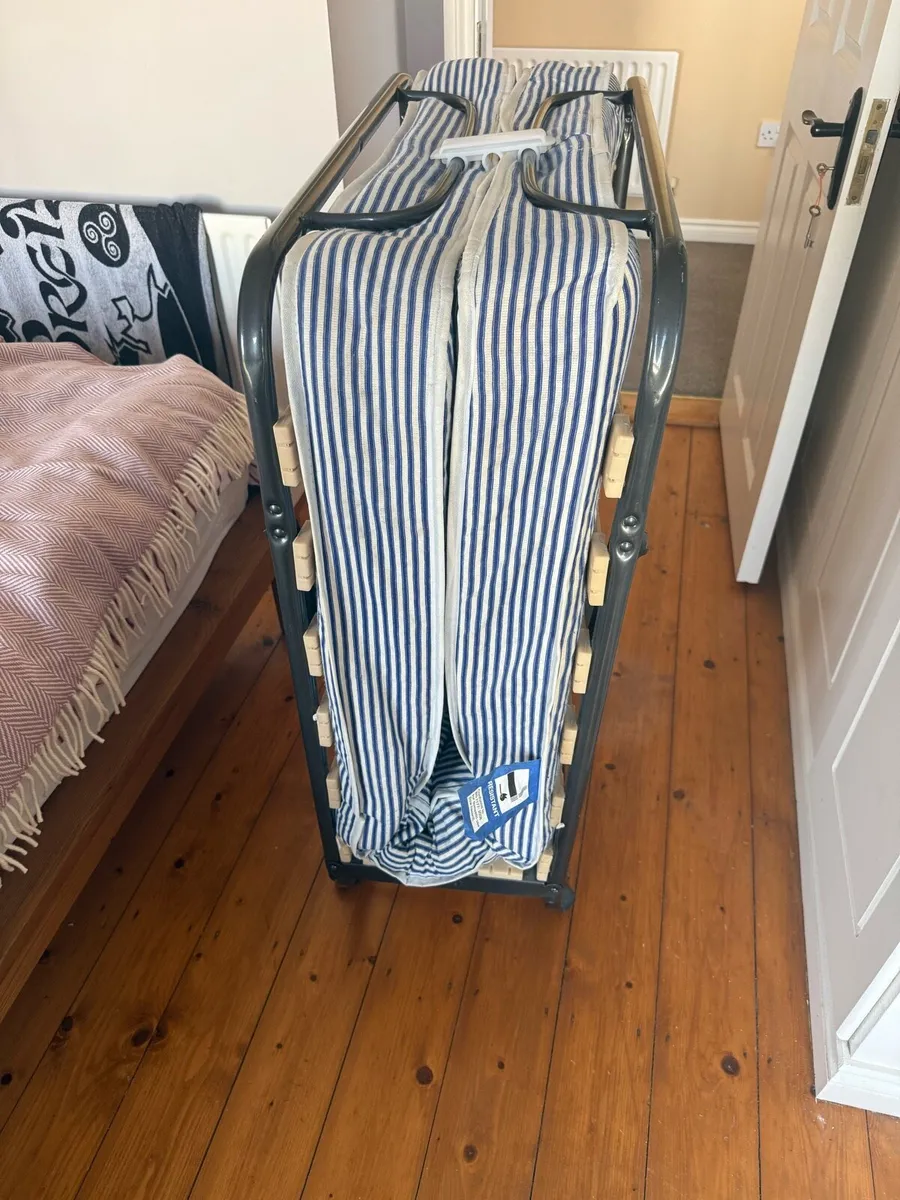 Fold up bed - Image 2