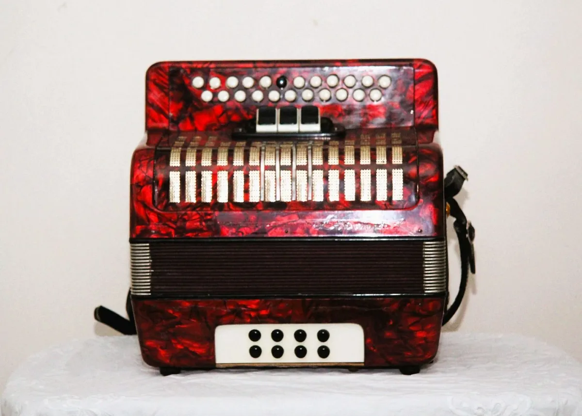 Galotta 4 voice accordion - Image 1
