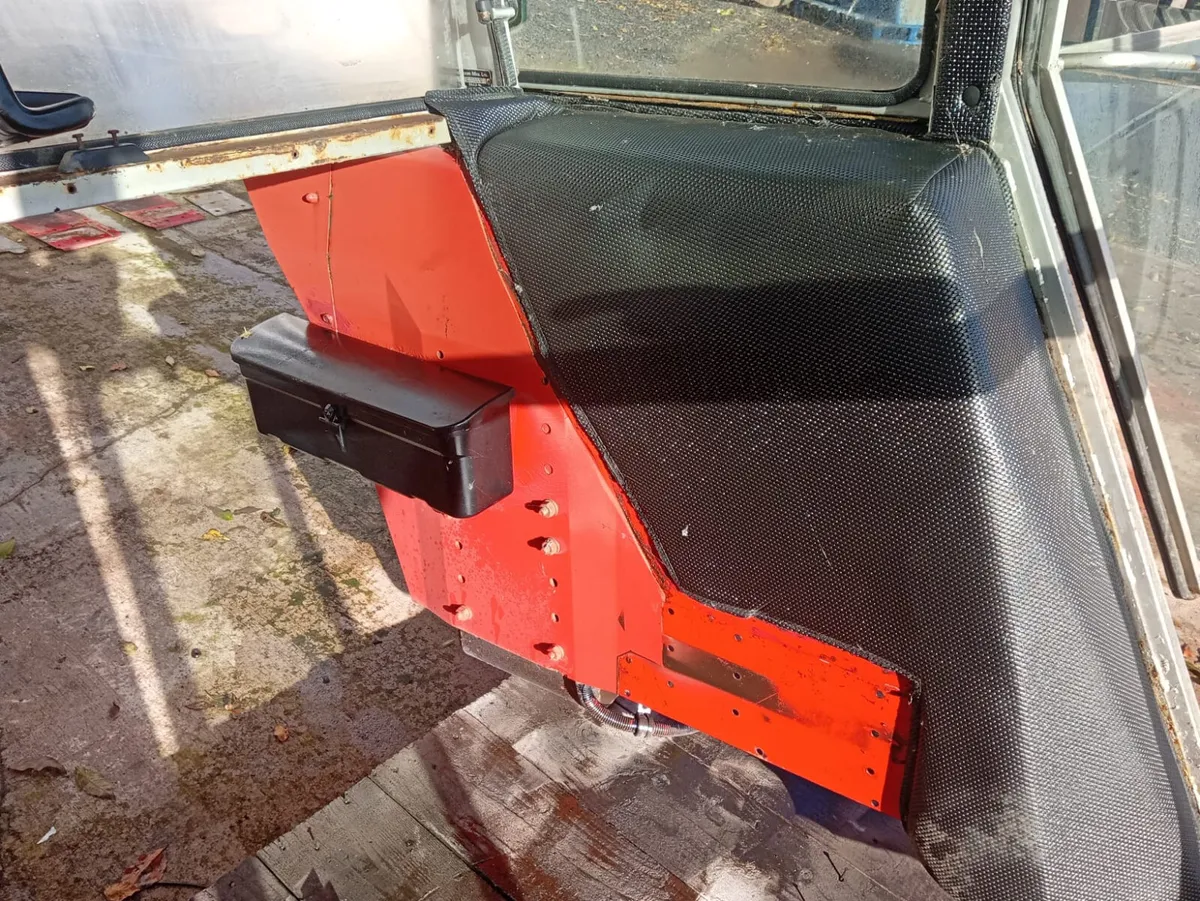 European Massey Ferguson/ Landini Cab - Image 3