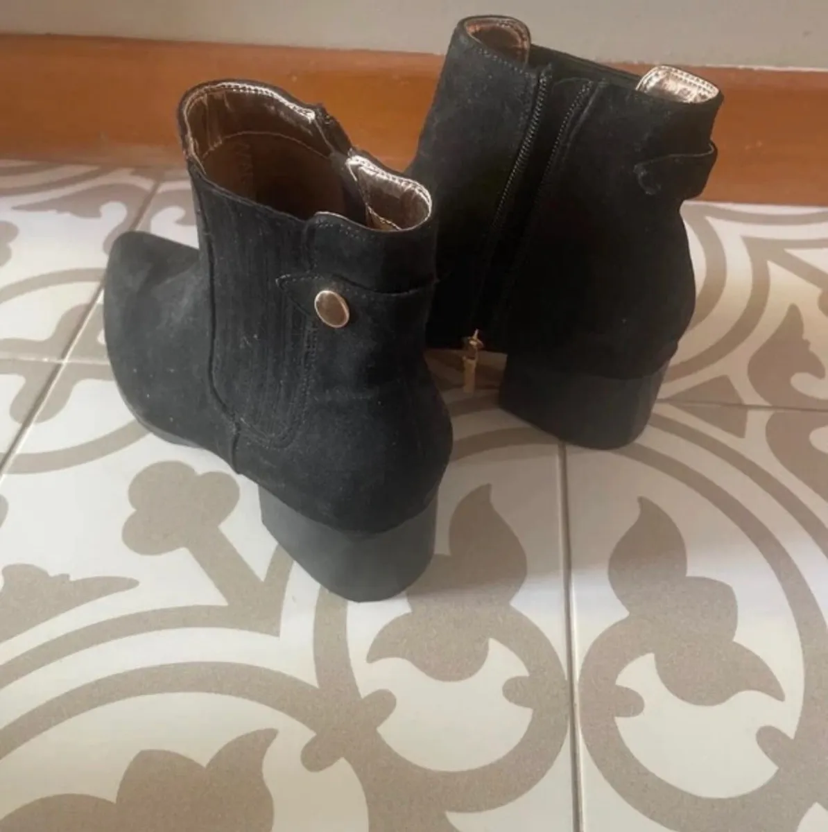 Una Healy Black Ankle Boots - Image 2
