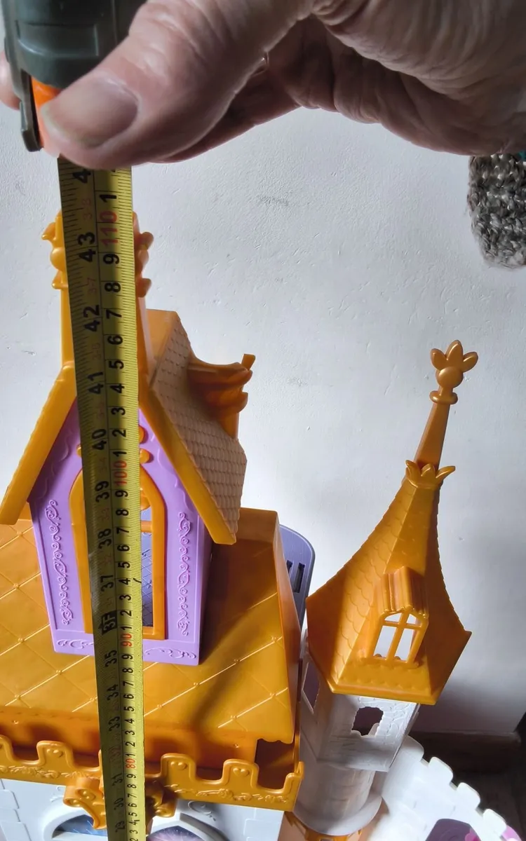 Disney Princess castle dolls house complete - Image 3
