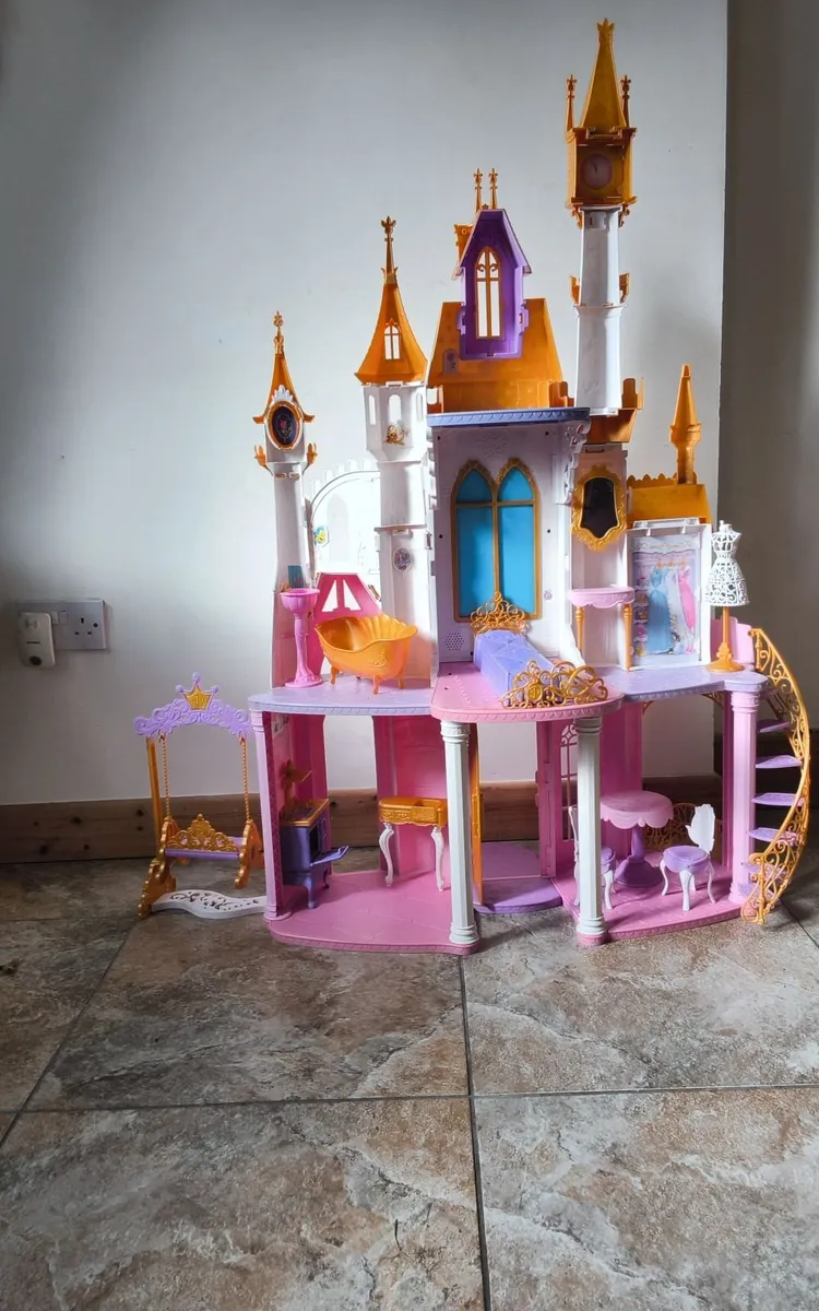 Disney Princess castle dolls house complete - Image 4