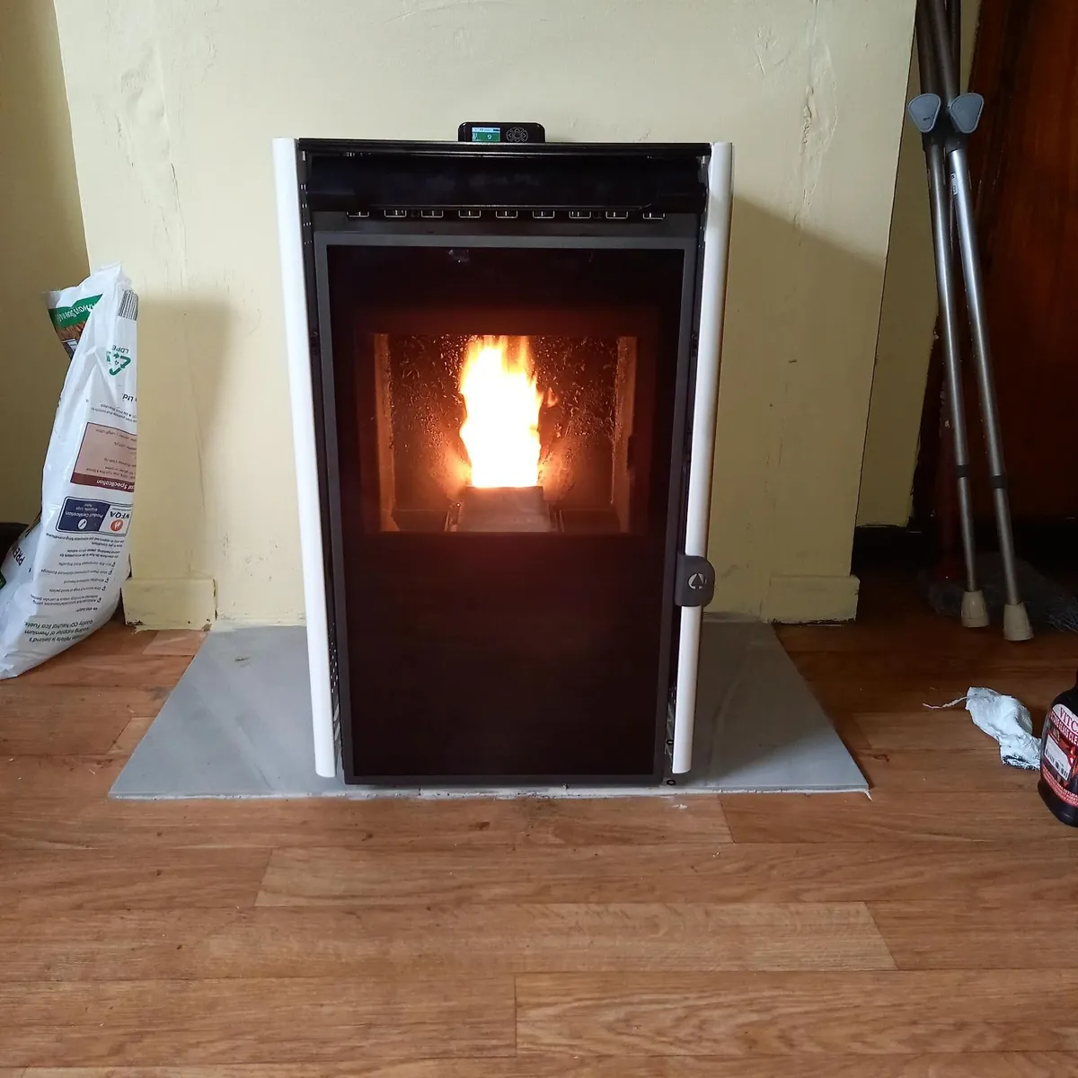 Ecoforest Creta 6 Pellet Stove, little use - Image 3