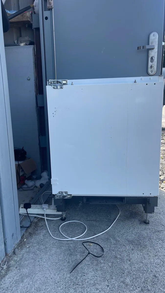 Small fridge - Image 1