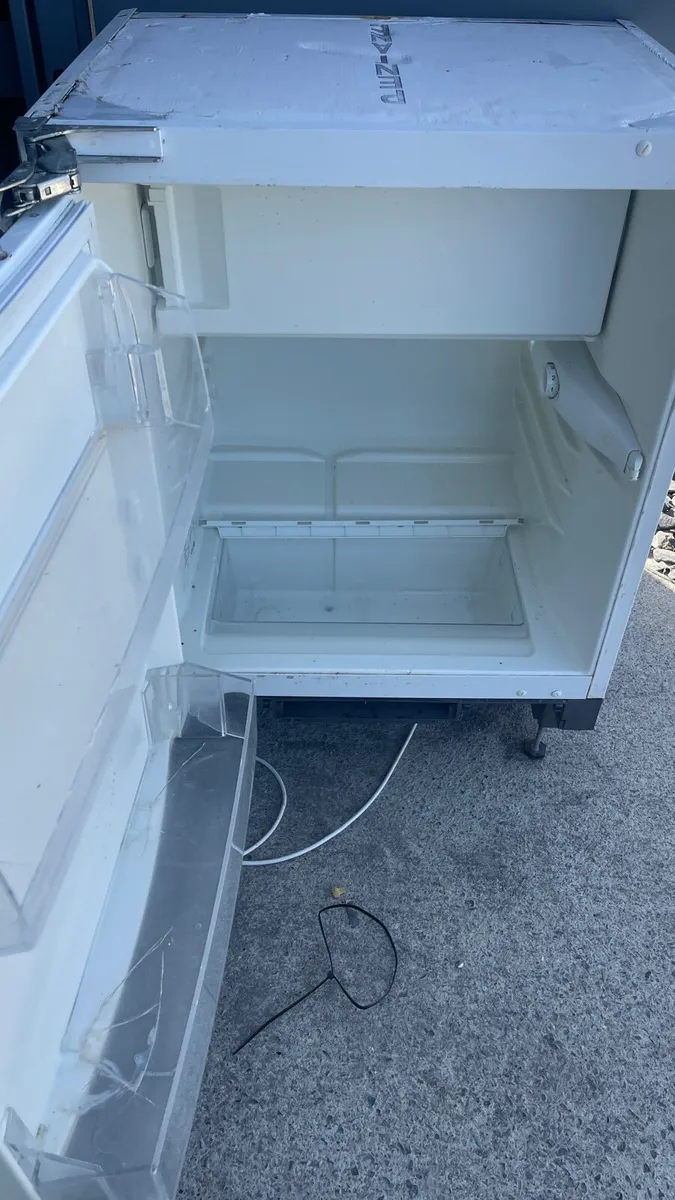 Small fridge - Image 4