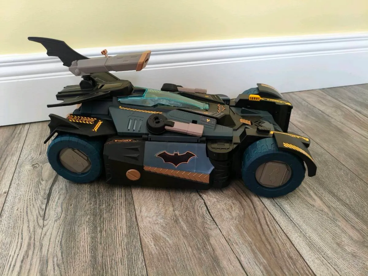 Batman Transforming Batmobile Lair - Image 4