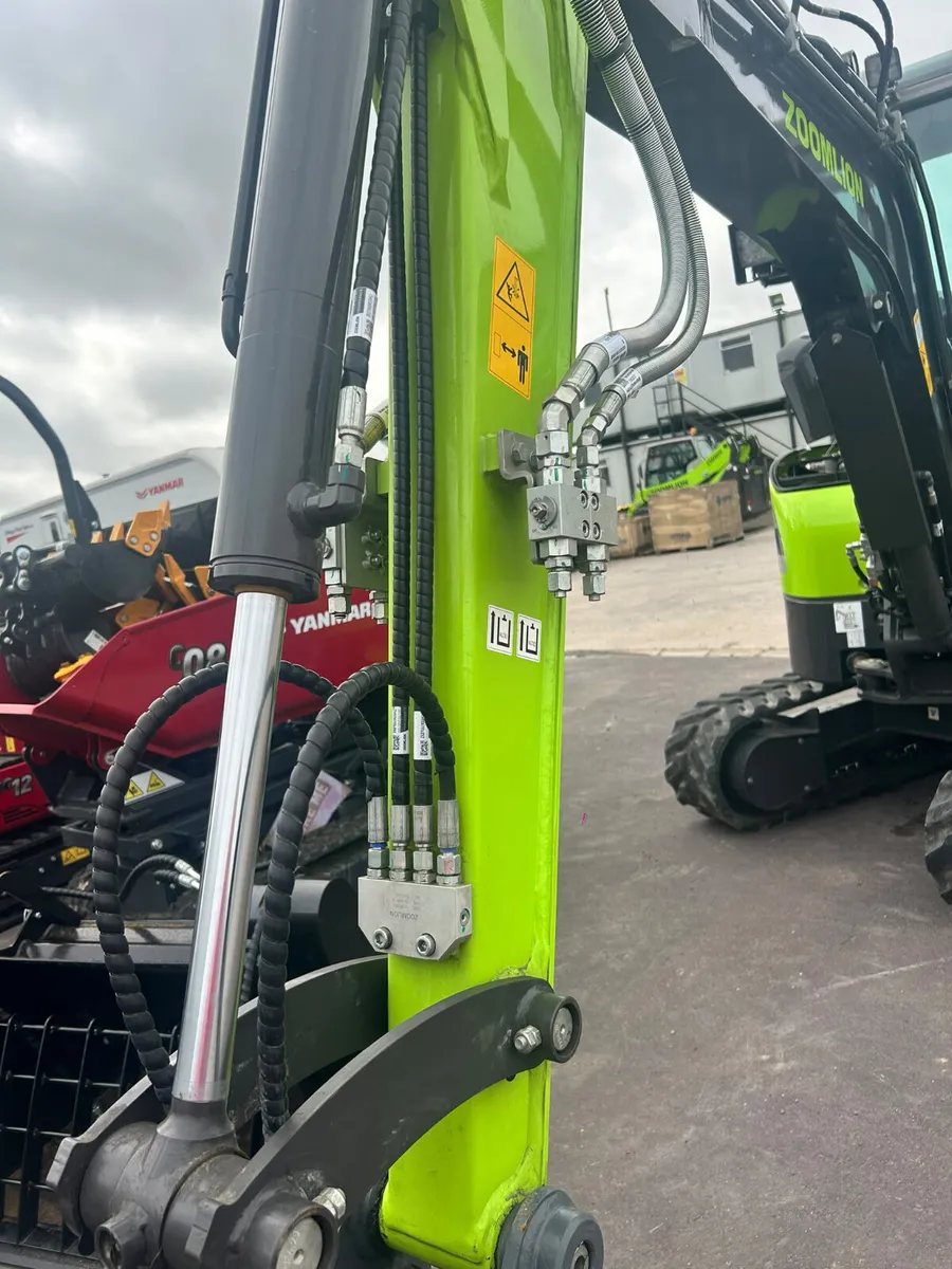 Zoomlion 2.7 Tonne Mini Excavator - Image 2