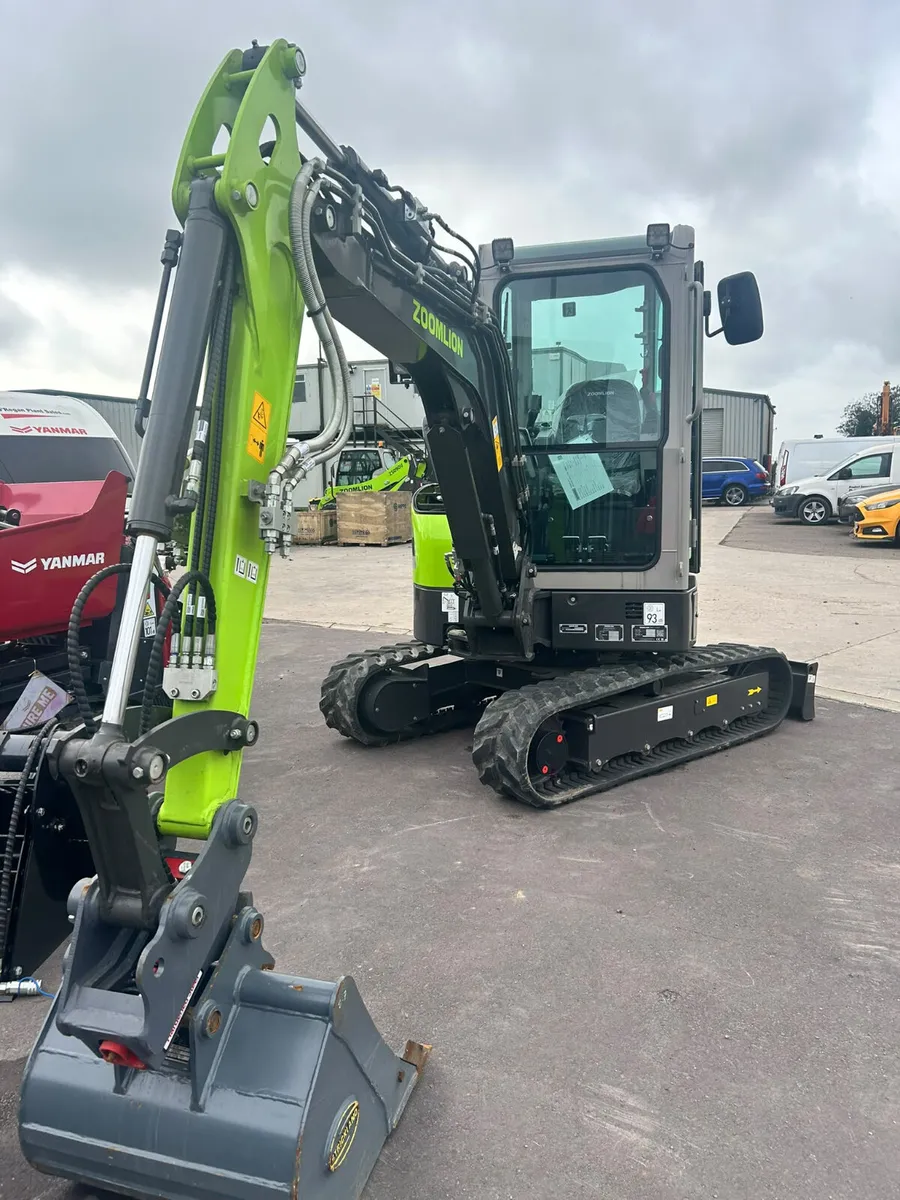 Zoomlion 2.7 Tonne Mini Excavator - Image 1