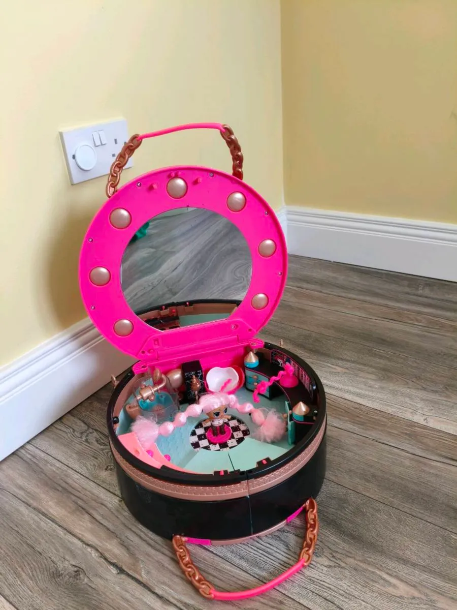 L.O.L Surprise Hair Salon - Image 1