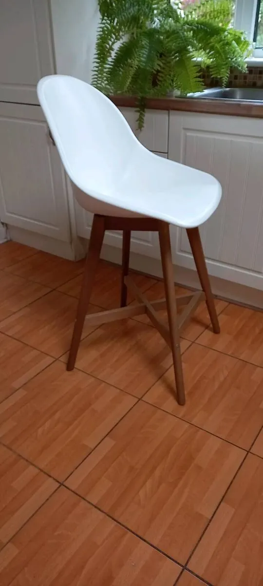 Island chairs - Image 2