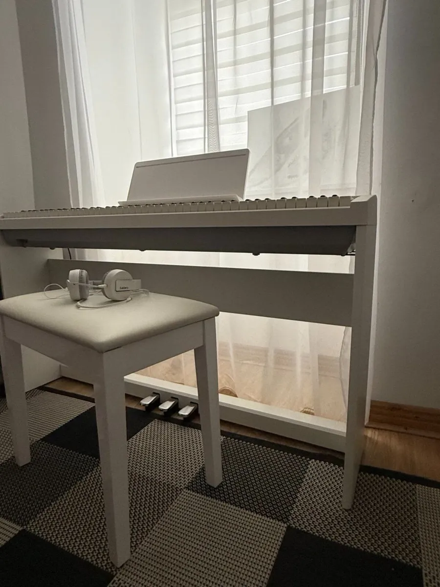 Roland FP-30X Digital Piano White - Image 4
