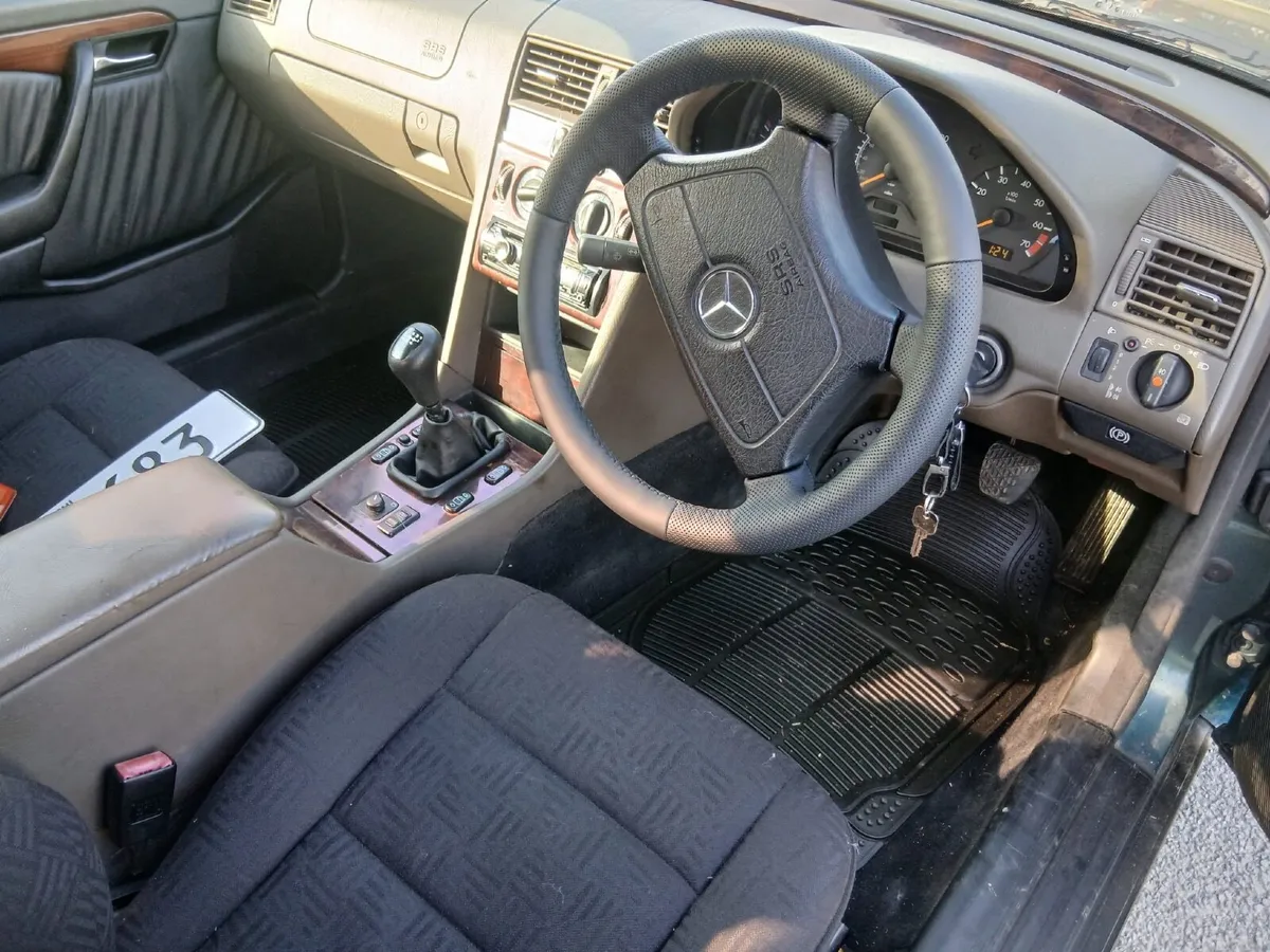 Mercedes-Benz C-Class 1996 - Image 4