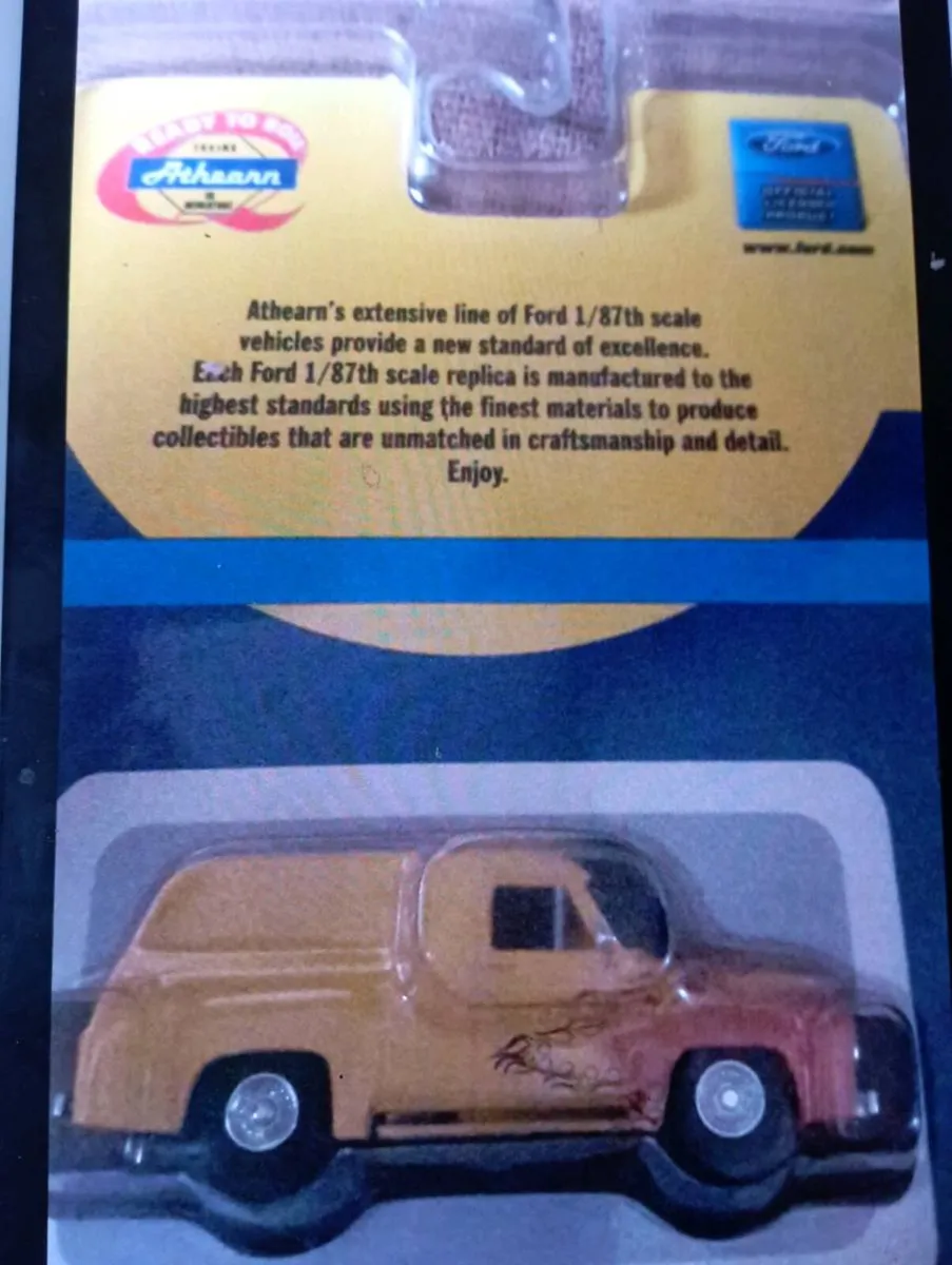 ATHEARN 1955 FORD F-100 CUSTOM PANEL TRUCK. - Image 2