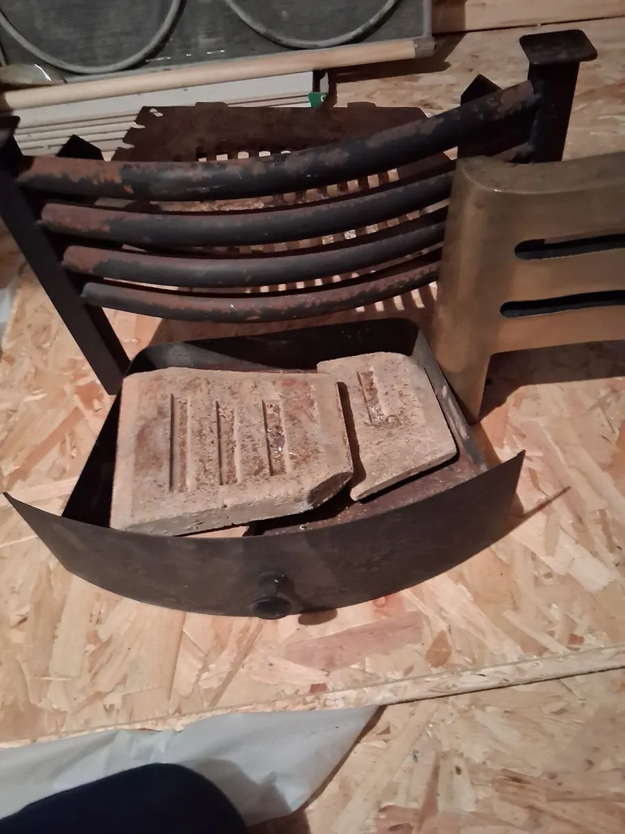 Fire grate and fire blocks - Image 3