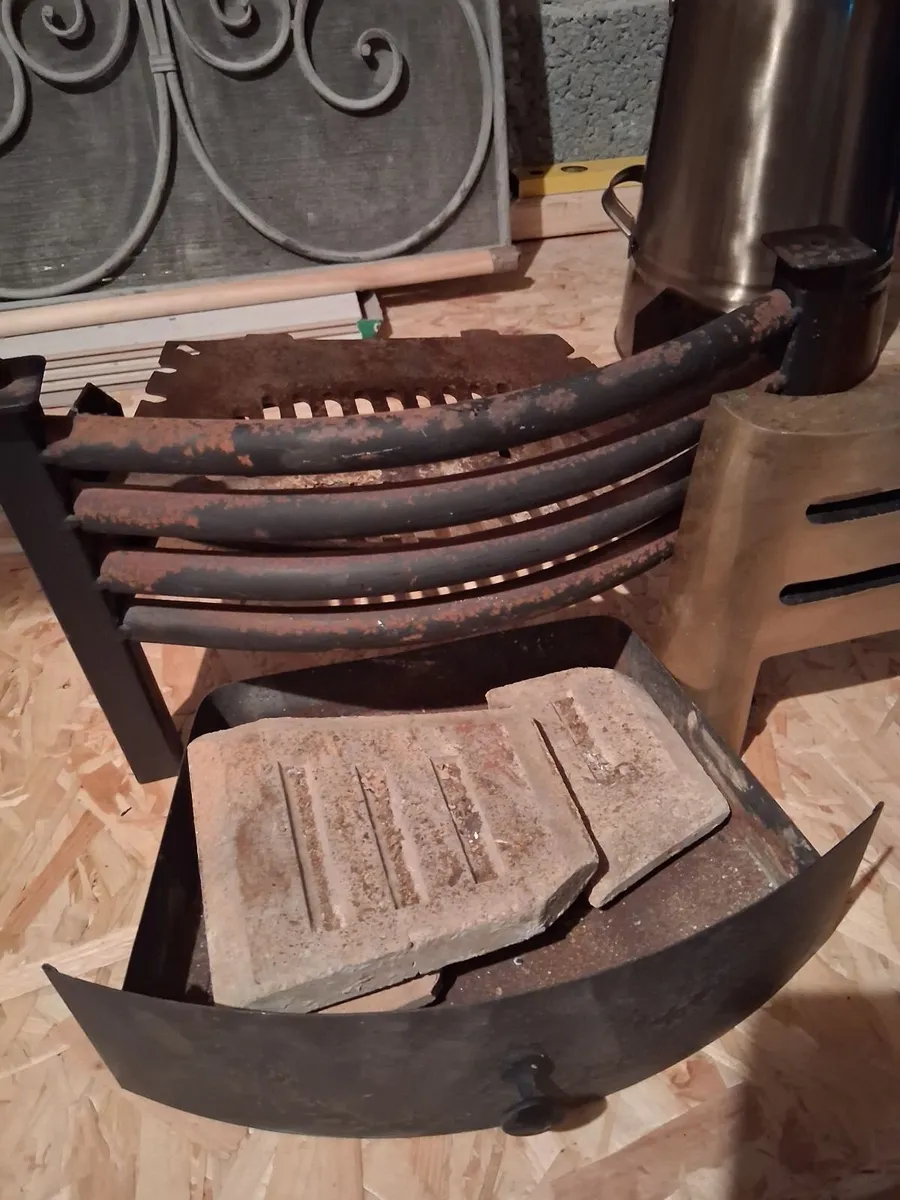 Fire grate and fire blocks - Image 1
